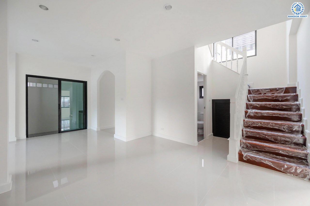 บ้านเดี่ยวมือสอง โครงการ ศศิธร บางบอน3 รองรับทุกความสุข เนื้อที่ 53.7 ตร.ว. ฟังก์ชัน 3 ห้องนอน 2 ห้องน้ำ 1 ห้องอเนกประสงค์ จอดรถได้ 2 คัน บนทำเลใกล้รถไฟฟ้าสายสีน้ำเงิน "สถานีหลักสอง" และจุดขึ้นทางด่วน "พระราม2" และ The Mall บางแค...